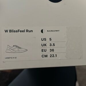 lululmelon sneakers white and black